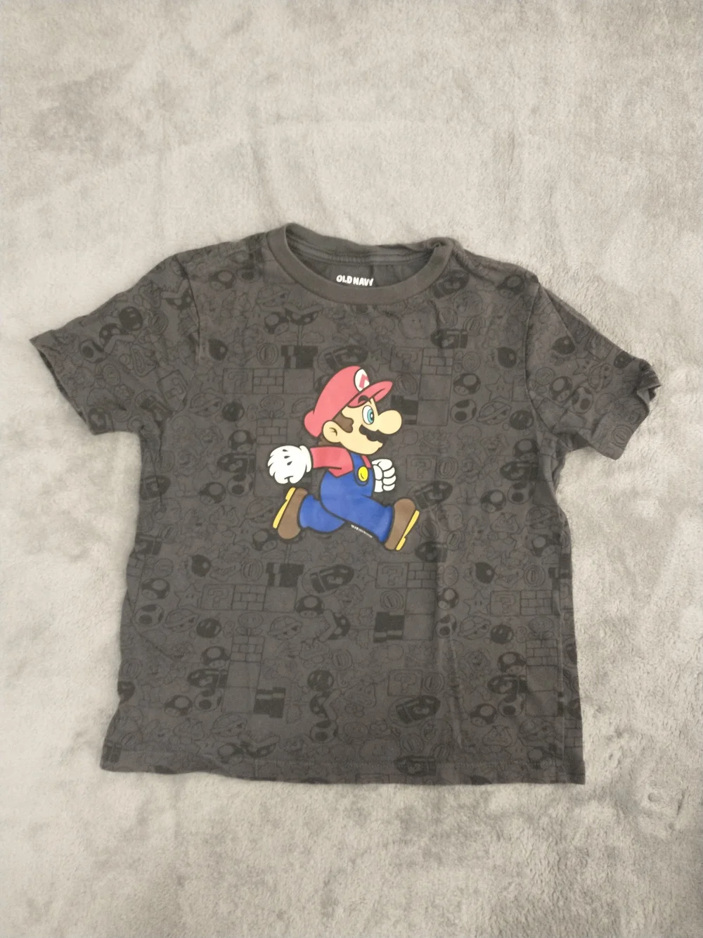 Kids / Boys - S(6/7) - Old Navy Dark Gray Tee w/ Mario Graphic & Character Print